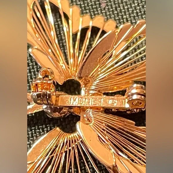 2 vintage Monet signed butterfly brooches. 3D wire butterfly pins. Gold tone - Picture 4 of 7